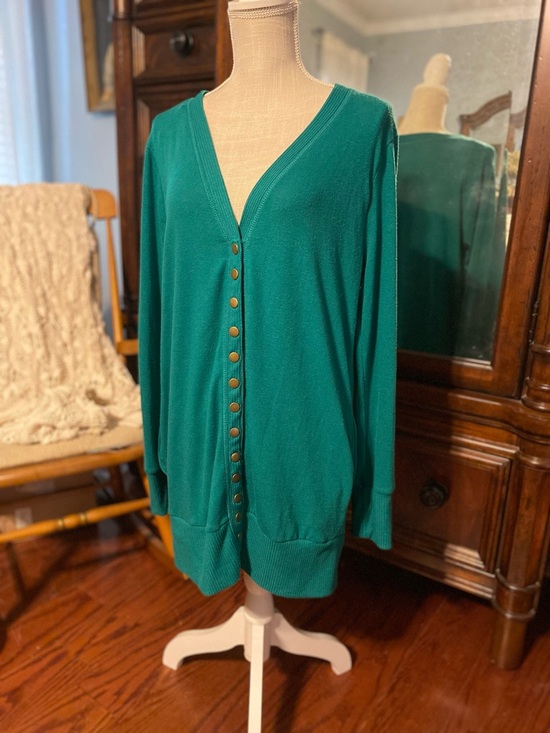 Zenana Outfitters Sweaters - PRICE DROP Zenana Outfitters Women’s DrkGreen V-Neck Snap-Front Cardi Sweater XL